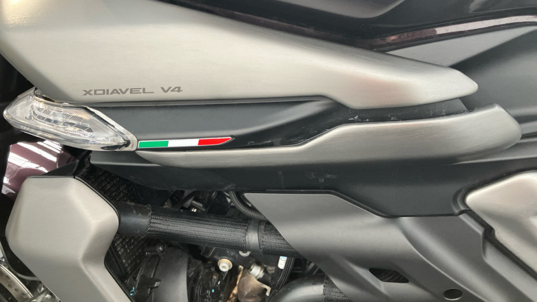 Ducati X Diavel V4 Burning Red (25MY)